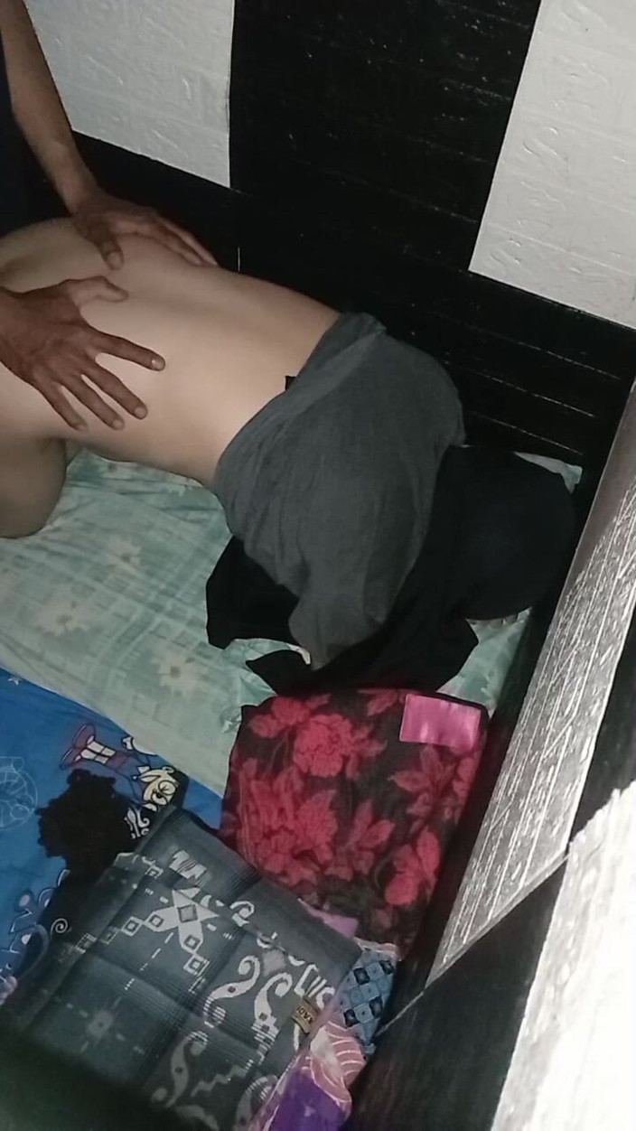 Famly sex: The Ass of a Hijab Asian Woman She Screams and...