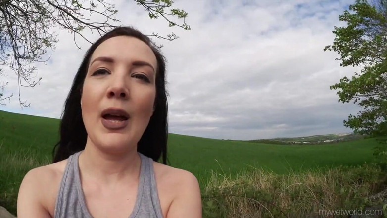 Faye Taylor: Flashing my white leggings and pissing