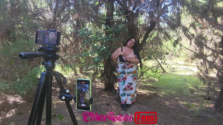 Riderqueen BBW Step Mom Latina Ebony: Riderqueen अकेले, आउटडोर, प्रशंसकों के लिए वीडियो