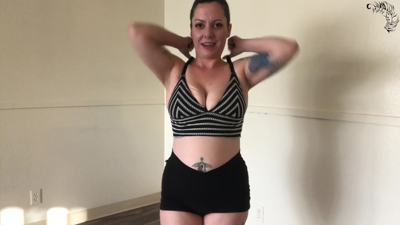 Nikki's Fetishes: Poskakování mých prsou ve sportovní podprsence