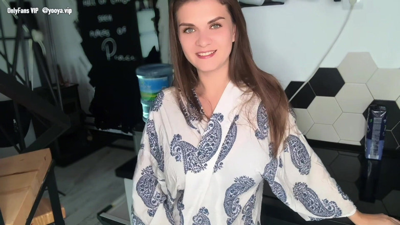 YooYa ASMR: Камшот липкої мачухи спіймав її пасинок-ботанік, і він це лизав