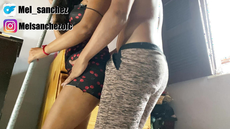 Mel Sanchez: मैं अपने सौतेले बेटे के कमरे को साफ करने गई और वह बहुत उत्साहित हो गई मैंने उसे मुझे चोदने दिया