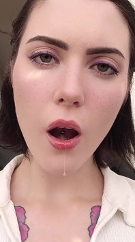 Air liur menetes ke seluruh tubuh