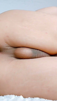 尻を大きく出して、アナルの快感をくれる