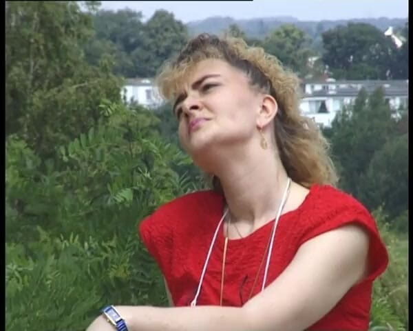 YOUR FIRST PORN: Natalie - Geile Outdoor Schlampe Besorgt Es Sich - une salope excitée...