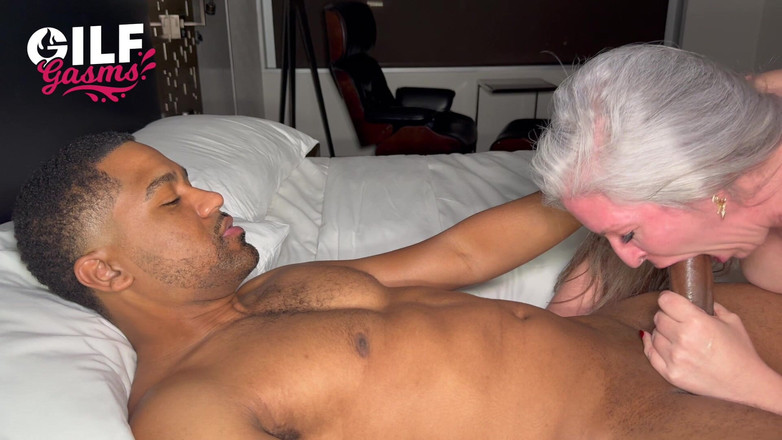 GilfGasms: Tante seksi silverfoxxxy dientot habis-habisan sama raksasa pria kulit hitam...