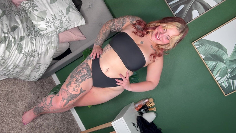 Chandler Knight: Cuba Pada Haul: Pakaian, Pakaian, dan Bikinis