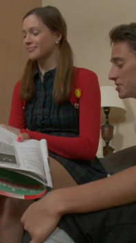 Ragazzo arrapato scopa una teen dai seni piccoli