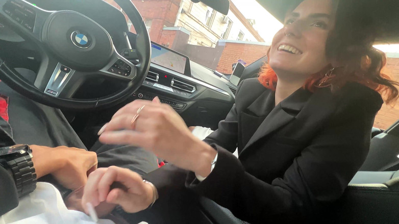 Darcy Dark: Pijpen tijdens het rijden