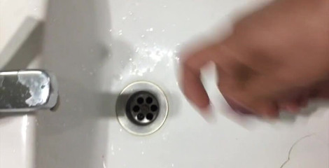 Ffunbutt: Honění v jocks s hračkami v zadku v koupelně