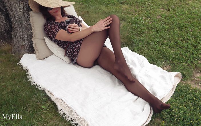 My Ella: Yaz günü dikişsiz külotlu çorapla rahatlıyor