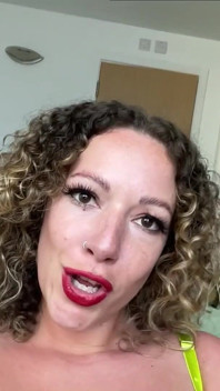 Rahasia kecil ibu tiri giantess yang mesum
