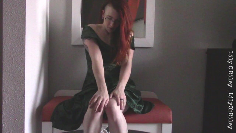 Lily O'Riley: Pinup Panty Wetting