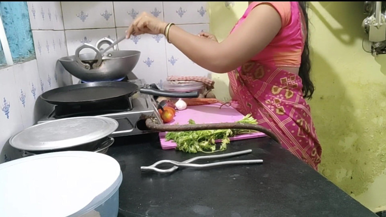Mumbai Ashu: Cumnata desi a fost gătit alimente în bucătărie când cumnatul ei...