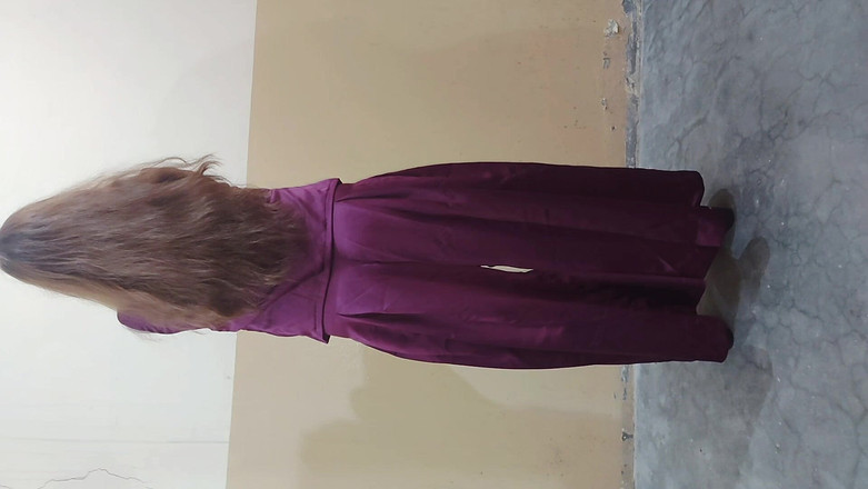 Sairaxsaim: 美丽的德西饥渴继妹惊讶于我展示奶子