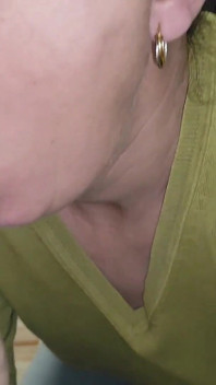 Slampa Fru Avsugning Med Sperma I Munnen