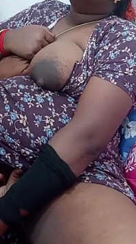 Tamil esposa se masturba duro hasta el orgasmo