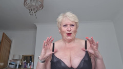 Uk Joolz: Kiedy listonosz dzwoni podczas robienia domowej roboty rajstopy niestandardowy klip