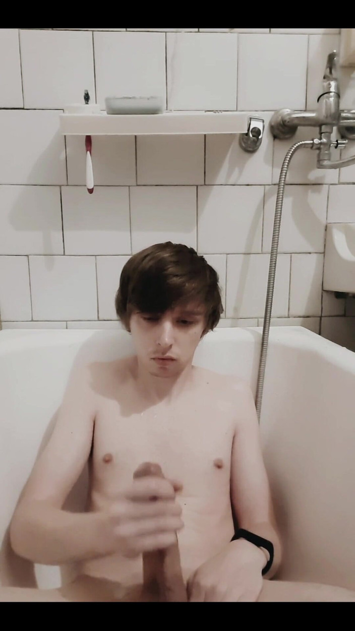 Latvian_boy: Relaxing in Bath