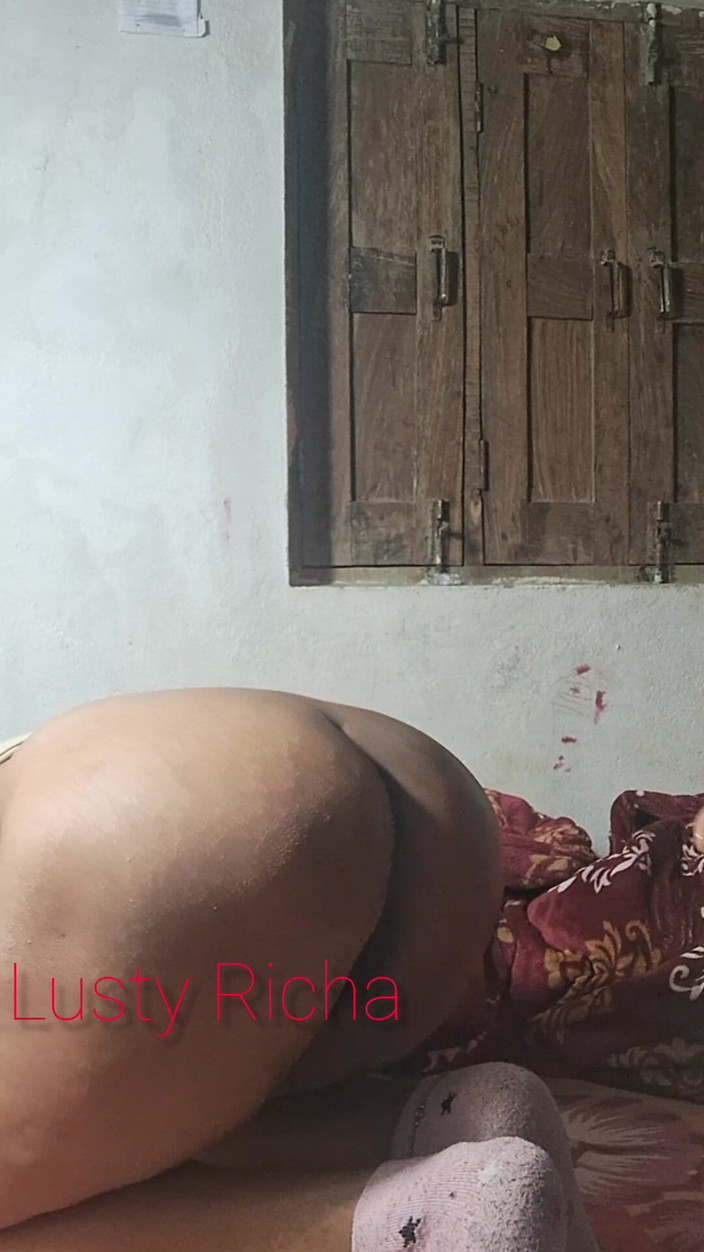 Lusty Richa: Aku meninggalkan tetanggaku yang seksi di malam hari tanpa menyadarinya