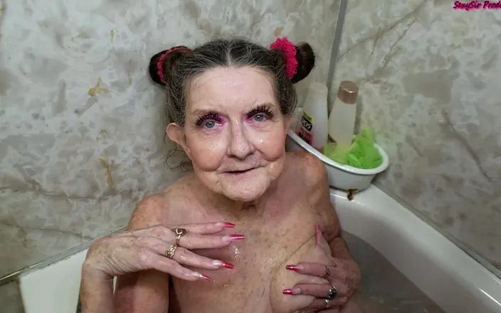 Sexy Sandra N Sir Christopher: Sandra's Bath Time Gumjob
