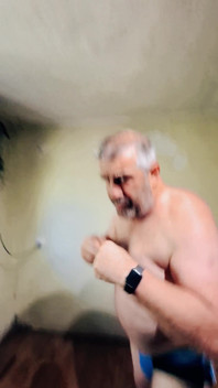 Bakış açısı dövüşü: gümüş baba boksör - savaşta tam boyun eğme