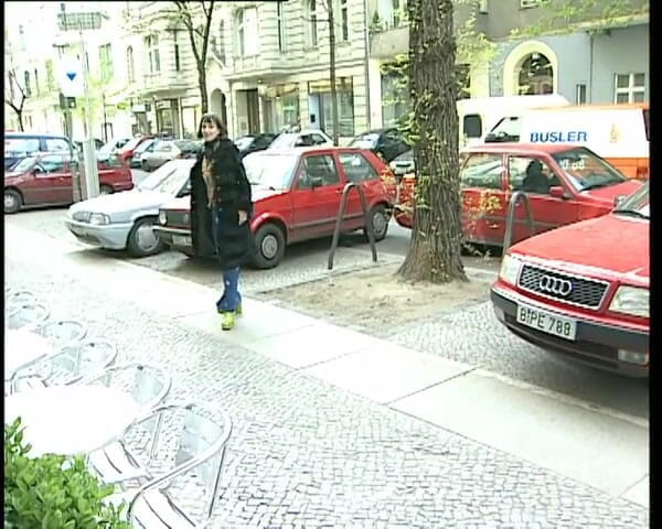YOUR FIRST PORN: Janine gruenen stiefel und weissen dildo içinde - yeşil çizmeli ve beyaz...