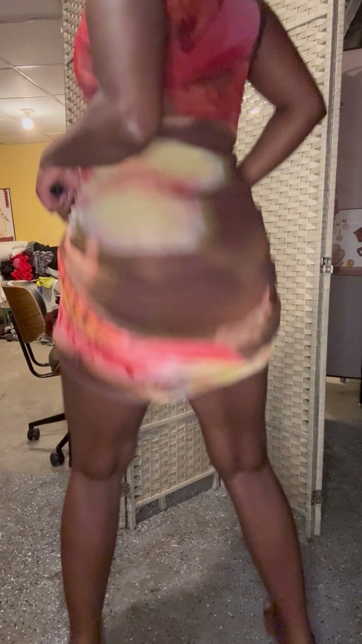 ALLIYAH ALECIA: Twerking