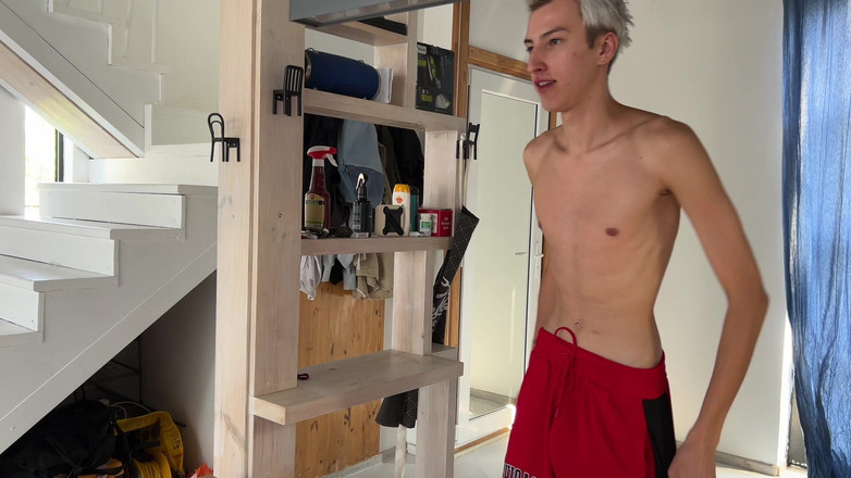 Oliver Strelly: 영국인 의붓아들과 의붓딸이 한 남자가 이겼기 때문에 남자에게 a를 주었습니다.