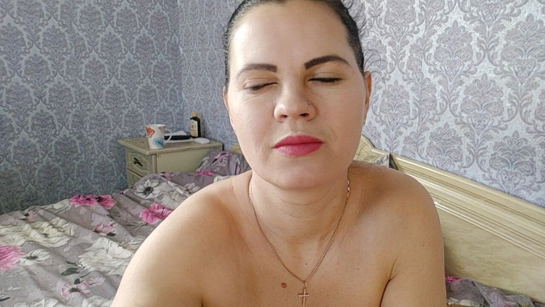 DirtyLubov: Pussy Masturbation in Bedroom