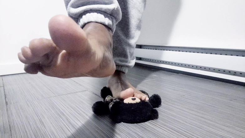 Soft Soleman: Io gioco con i plushes, Barefoot (2025)