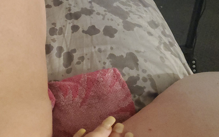 Goddess BBW Nicole: BBW Squirting Explosion Masturbation