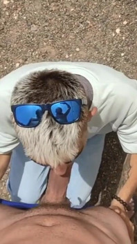 Str8 vdaná mě tvrdě šuká venku