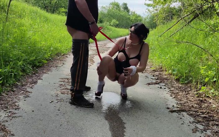 Toilet Mommy: Öğretmen, dersten sonra, ben senin taşınabilir pisuanım!!