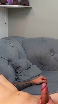 Shaira la psicóloga sexual atiende a Nick y Khloee: cómo manejar un pene grande y grueso