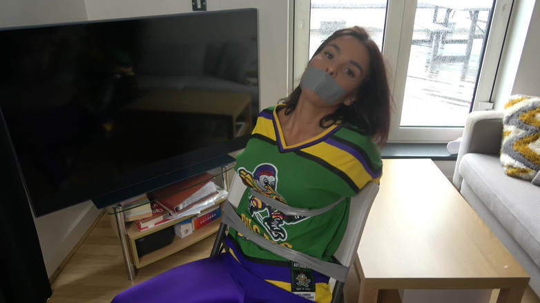 Latina Fetish: Latina in: Membro della squadra di hockey registrato su una...