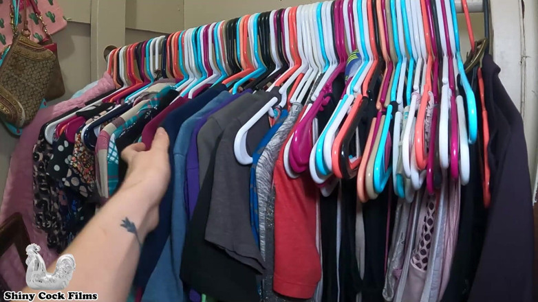 Jane Cane: Un beau-fils joue sa belle-mère avec un costume zentai