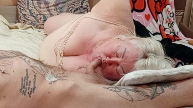 Zona901: 隣人は足元が軽く、口の中に中出しするまでチ○ポをしゃぶってくれます