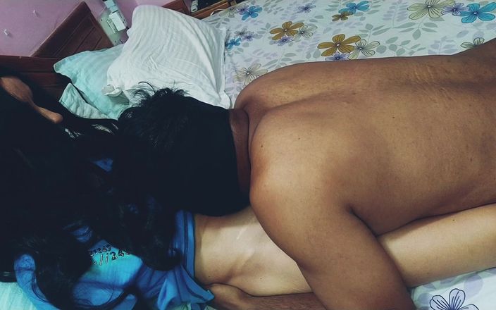Bolly Karma: 最热门的性爱独家荡妇妻子秀