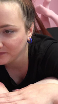 Ally Lust polyká Loganovy koule
