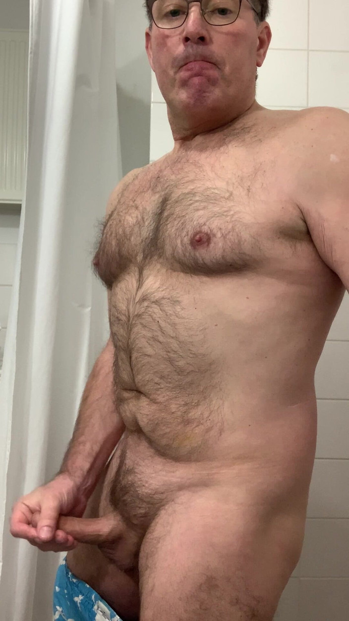 TJenner: 침대에서 알몸으로 자위 - 격렬한 오르가즘