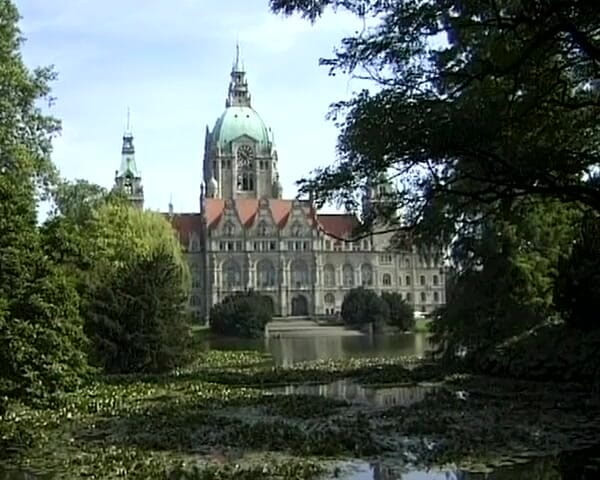 Busty German Sluts: Questa ragazzina tedesca monella gode della penetrazione anale nel parco