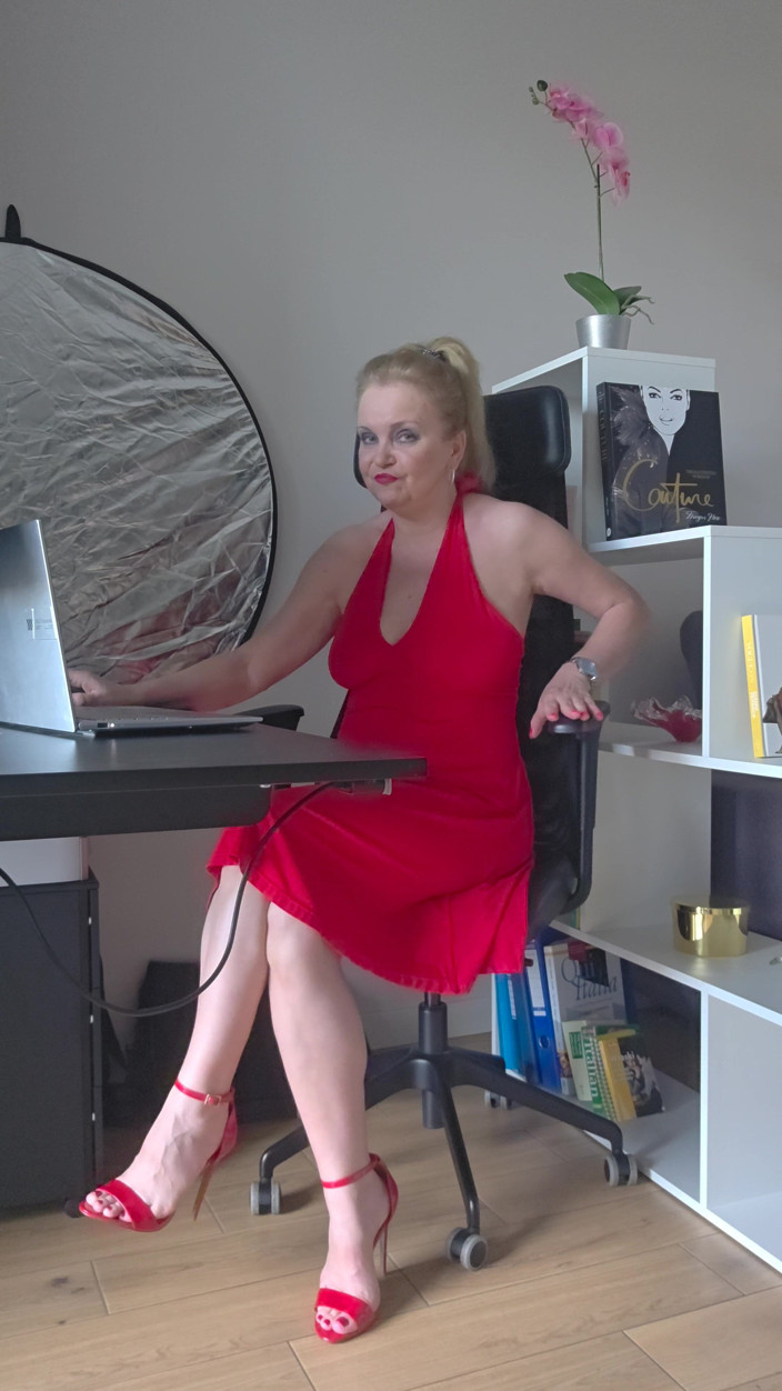 Misses_Jenny: Une tatie s’exiasse en ligne