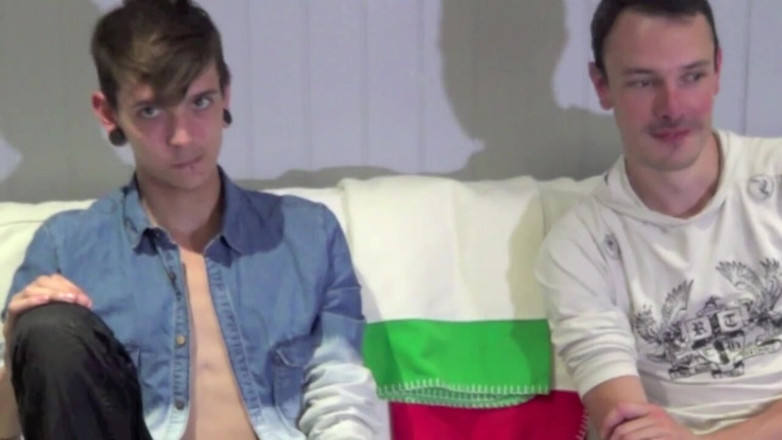 Crunch Boy: Un joli twink baise pour un tournage porno amusant