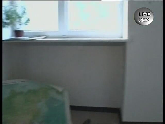 Horny Two really wet MILFs: Urocza brunetka zostaje wytryskana na swoje małe cycki na castingu