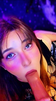 Beautifull Trans Girl Loves to Suck Big Cocks