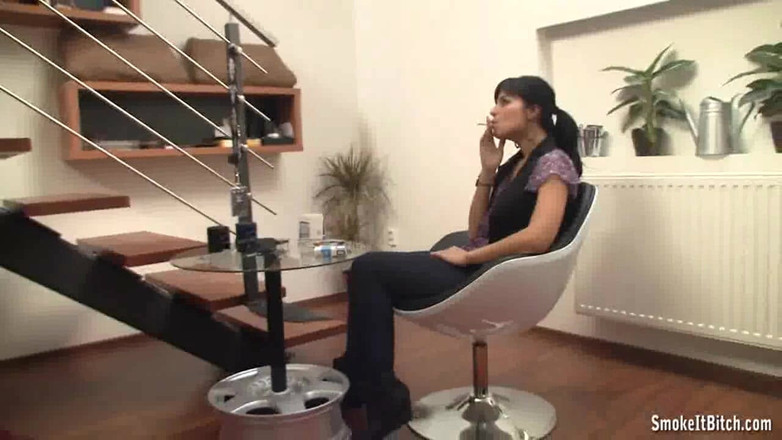 Smoke it bitch: Великий член курить вдень!