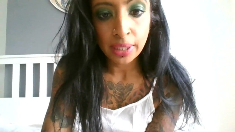BabeXX69XX Asian MILF: pyari raajkumaari sautele pita ko hilaane ke nirdesh deti hai