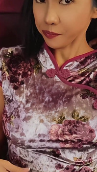 Děvka asian outfit try-on