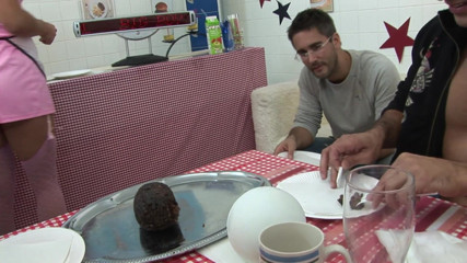 Miami Reality: british veshya restaran men haardakor samooh seks